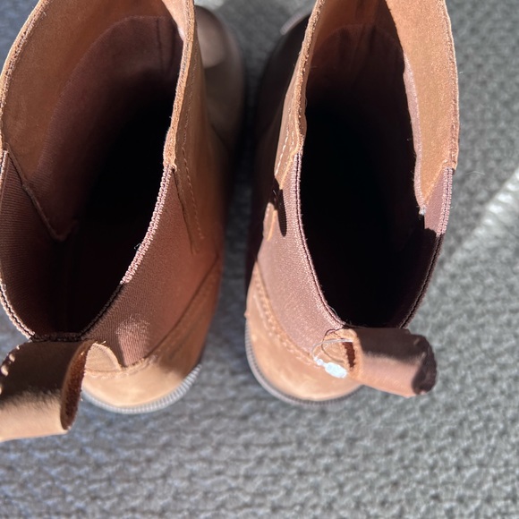 NWT Beautiful Teva Anaya Chelsea Waterproof boot. - Picture 9 of 9